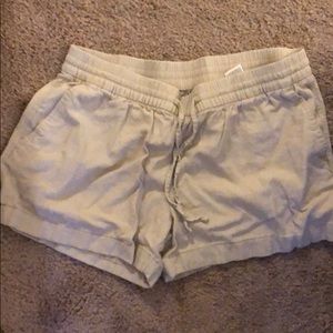 Linen khaki shorts